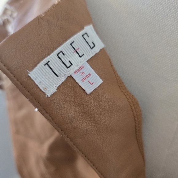 TCEC | Large | Camel Faux Leather Top - Picture 7 of 11